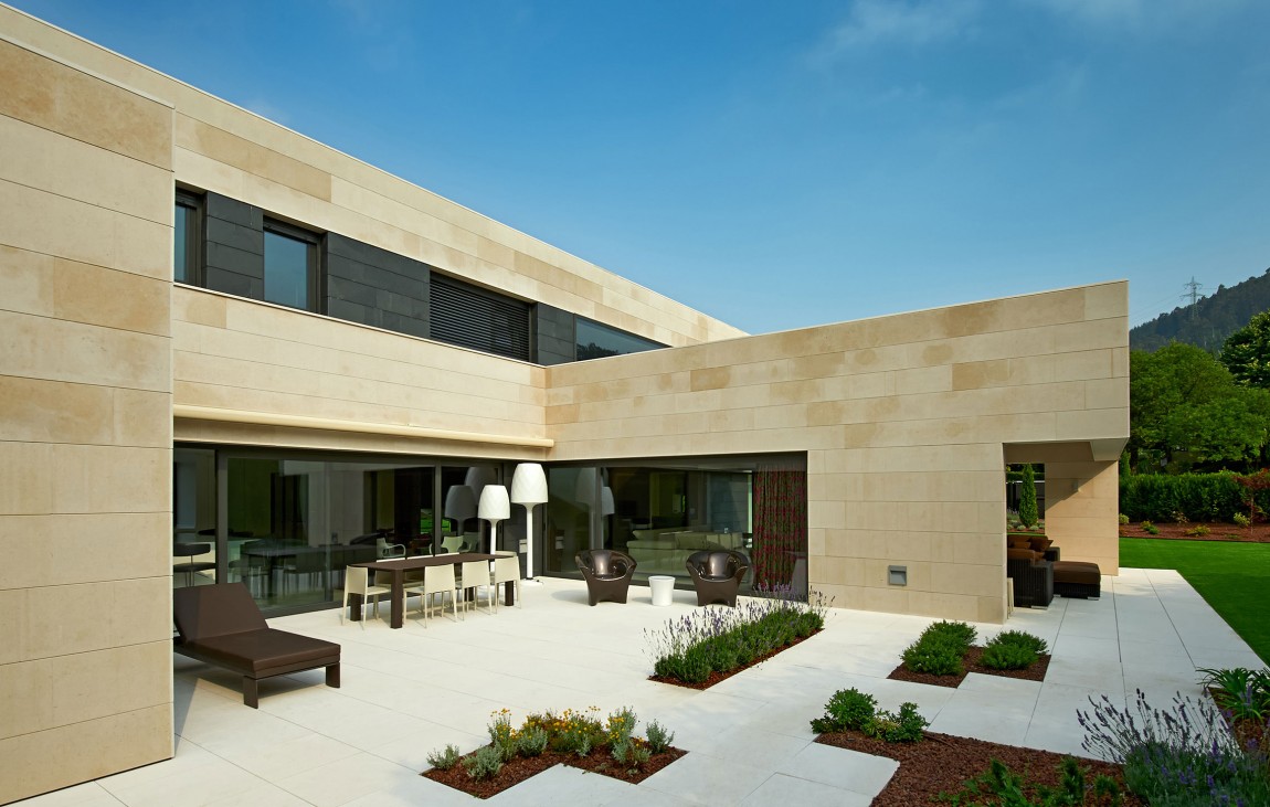 Уютный семейный дом Casa Bilbaína в Бильбао от Foraster Arquitectos