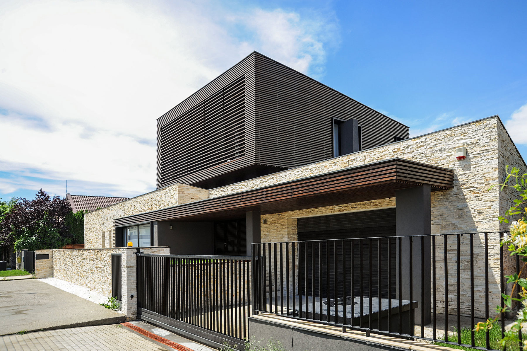 ДИзайн интерьера дома из дерева и камня A.B. House в Тимишоара, Румыния