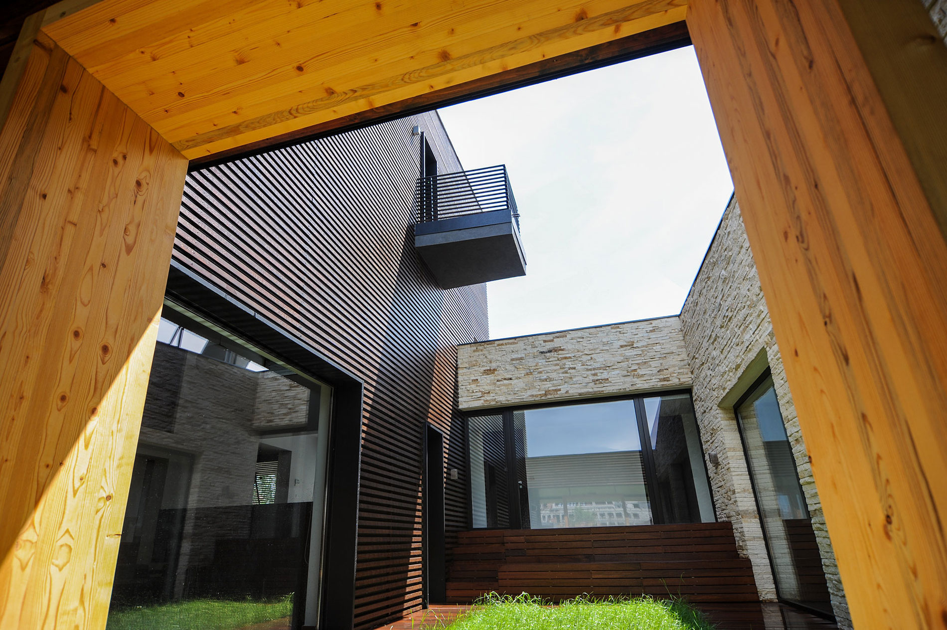 ДИзайн интерьера дома из дерева и камня A.B. House в Тимишоара, Румыния