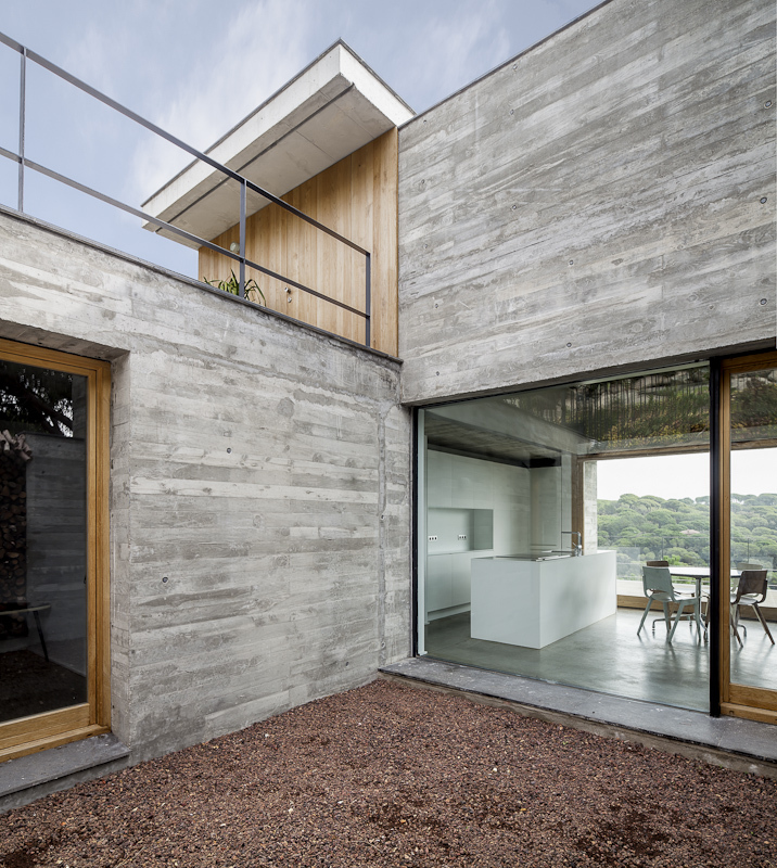 neutral-house-characterised-02