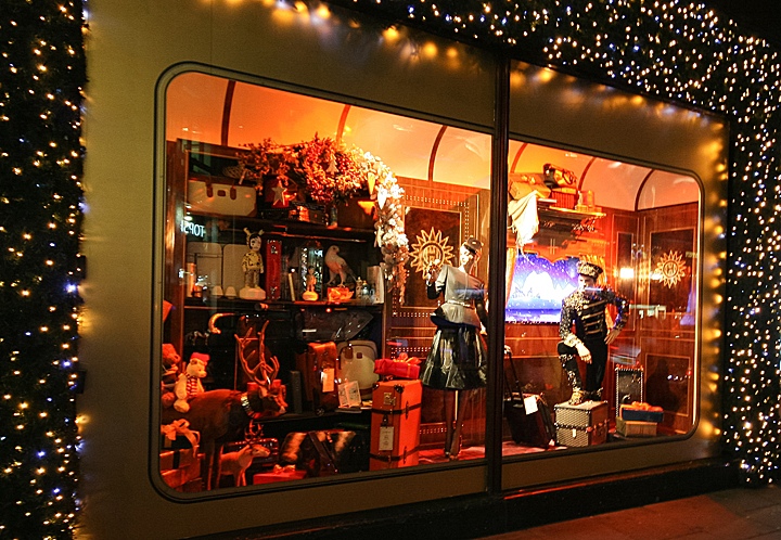 storefront-harrods-london-30