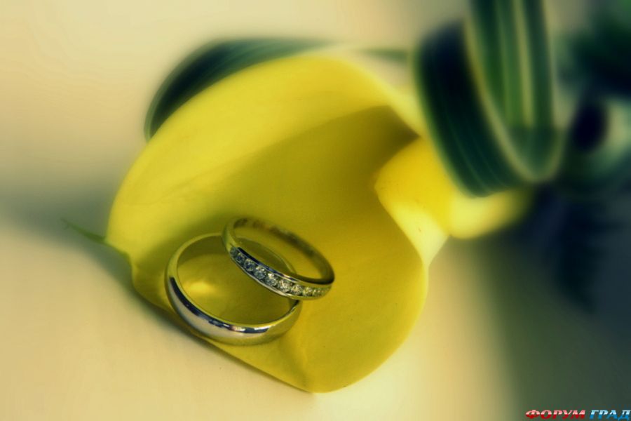 ring-and-flowers-108
