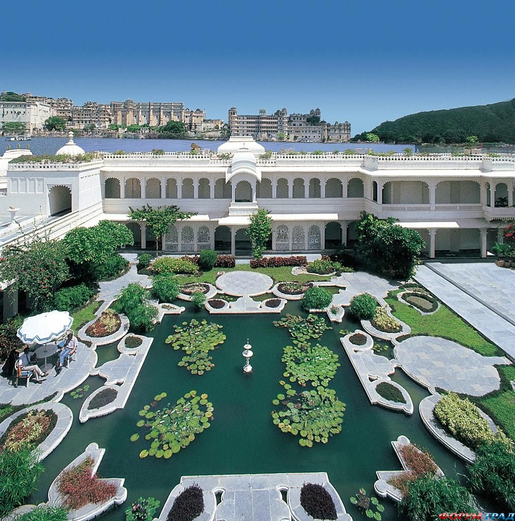 lake-palace-hotel-07