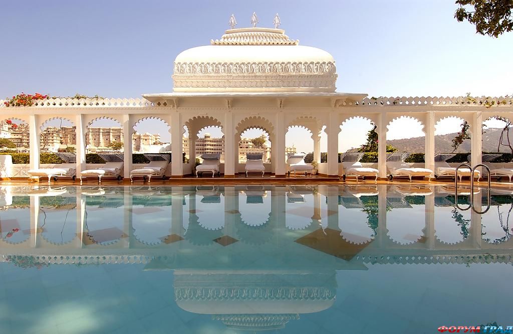 lake-palace-hotel-08