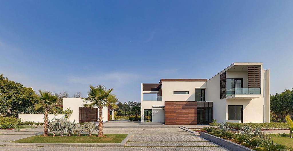 f3-farmhouse-02