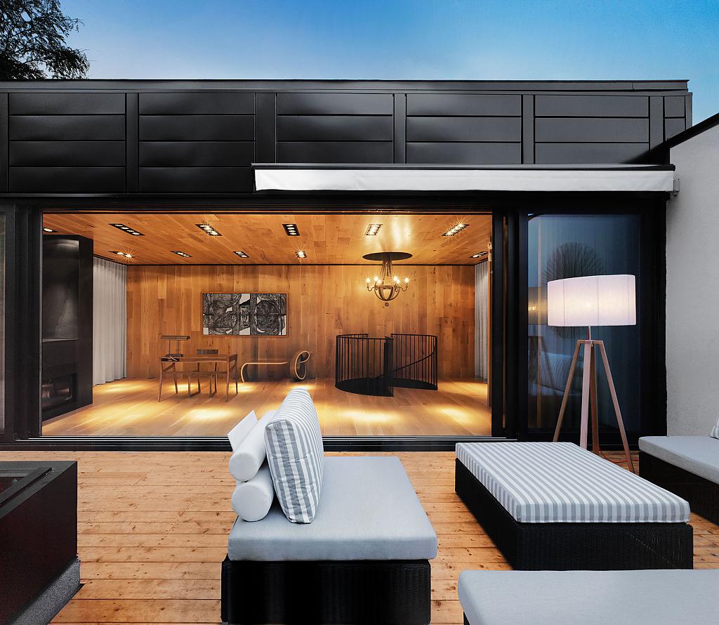 white-canvas-on-a-green-roof-12