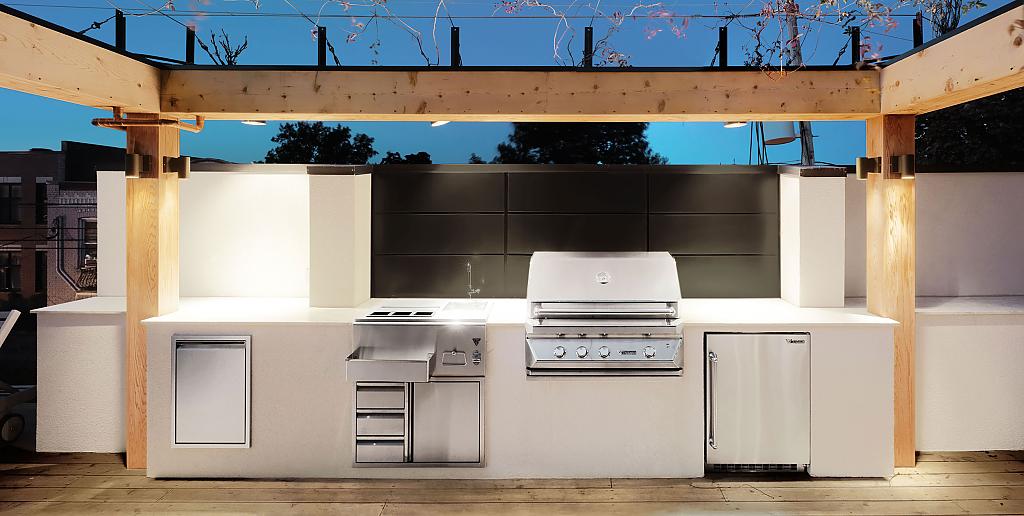 white-canvas-on-a-green-roof-15