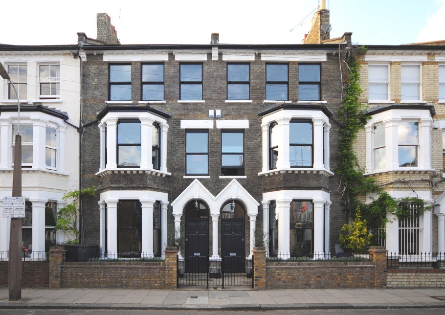 chic-home-designed-by-bureau-de-change-london-01
