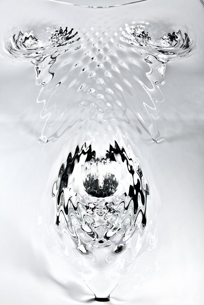 liquid-glacial-table-by-zaha-hadid-architects-08
