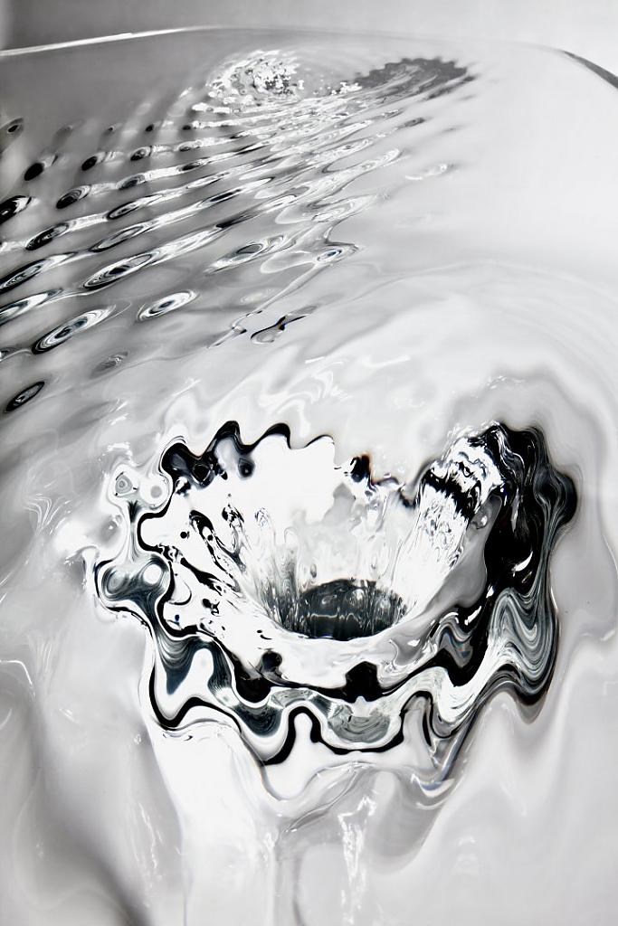 liquid-glacial-table-by-zaha-hadid-architects-09