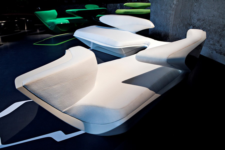 zephyr-sofa-by-zaha-hadid-04