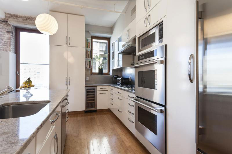 a-vibrant-apartment-12