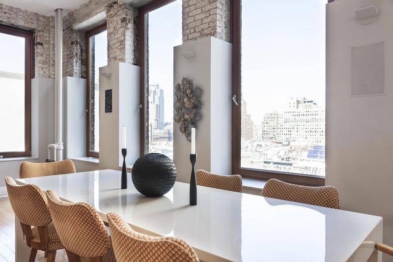 a-vibrant-apartment-18