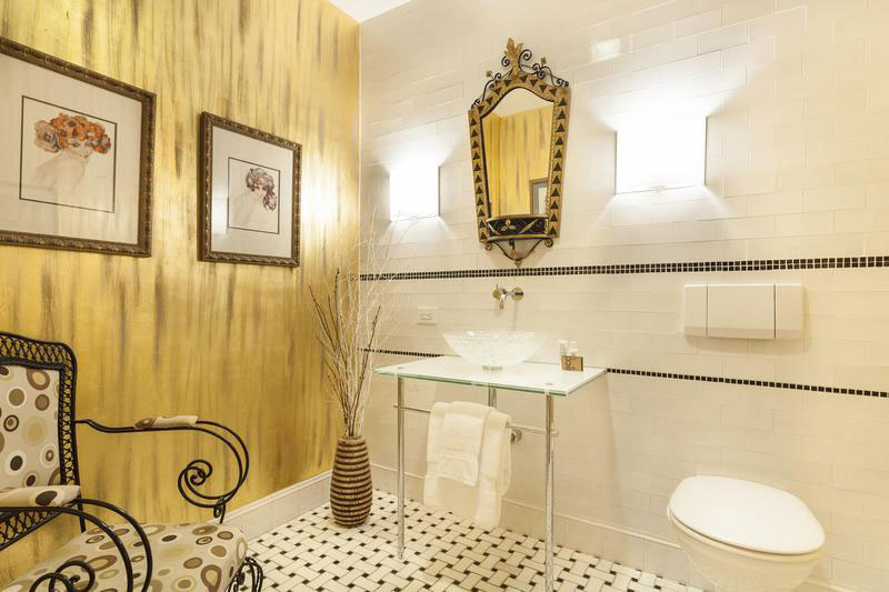 a-vibrant-apartment-28