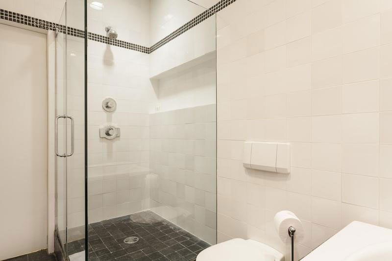 a-vibrant-apartment-31