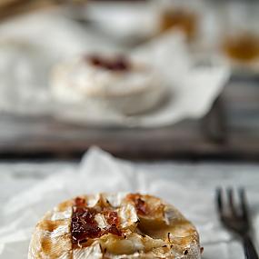 baked-camembert-with-original-sauce-4