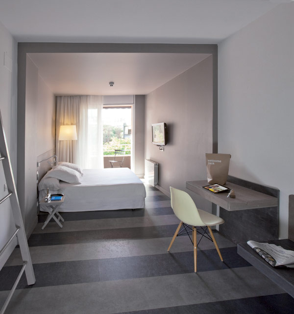 chic-and-basic-hotel-18