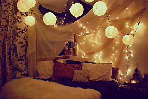 christmas-lights-in-a-bedroom-10