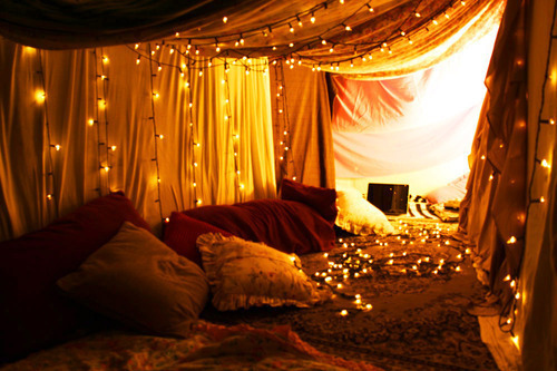christmas-lights-in-a-bedroom-3