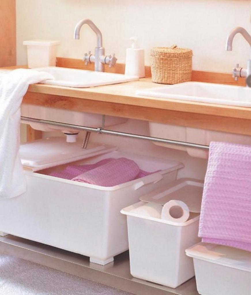 creative-storage-idea-for-a-small-bathroom-19