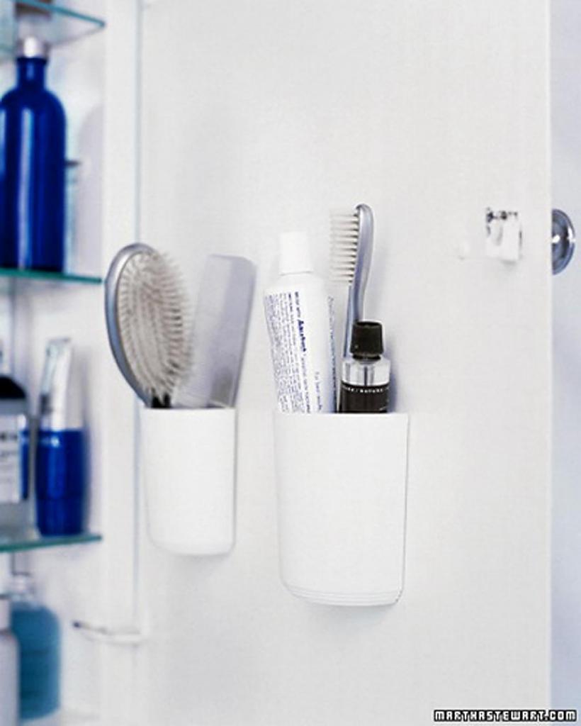 creative-storage-idea-for-a-small-bathroom-22