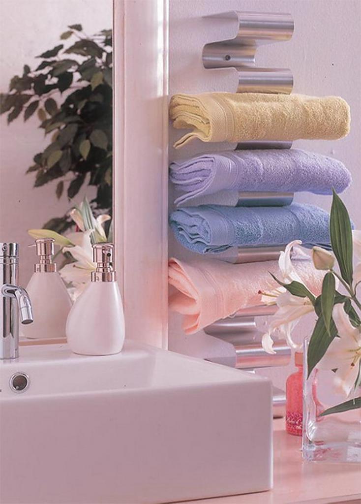 creative-storage-idea-for-a-small-bathroom-6