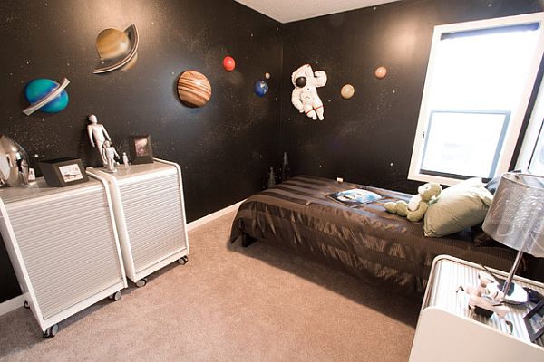 decorating-with-a-space-theme-2