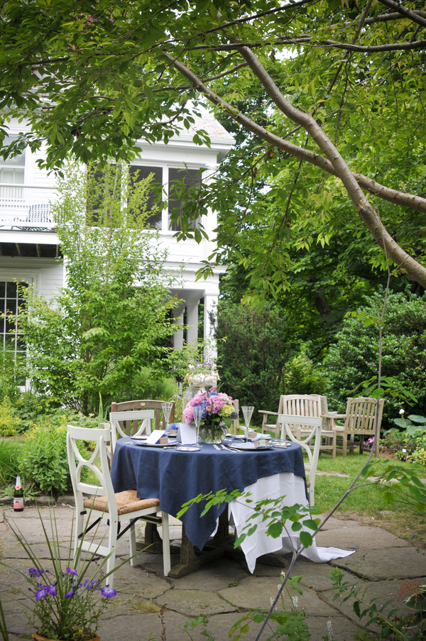 elegant-backyard-wedding-9
