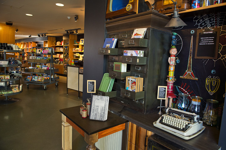 exploratorium-store-pier-15-by-shopworks-design-5