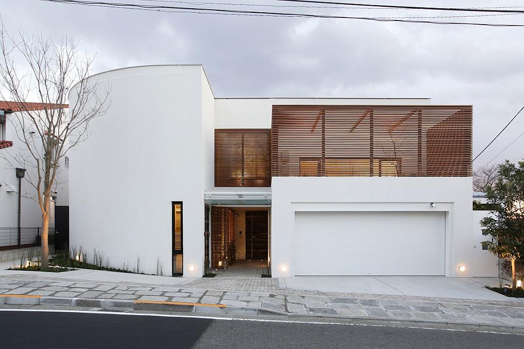 house-on-the-bluff-1