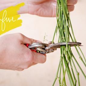 how-to-make-a-minimal-bridal-bouquet-4