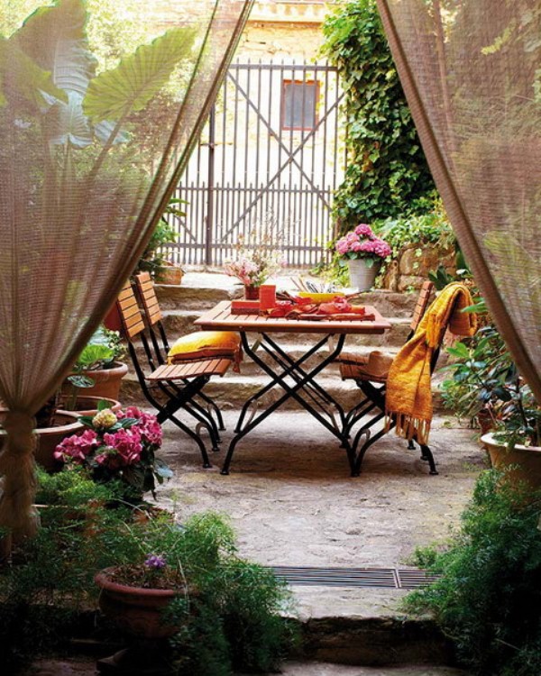 ideas-of-fabric-decor-in-garden-26
