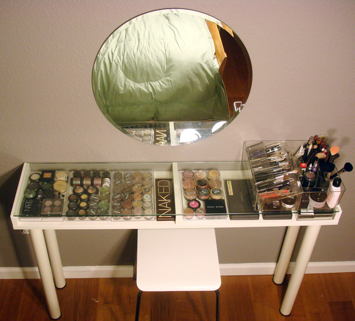 makeup-vanity-from-ikea-parts-1