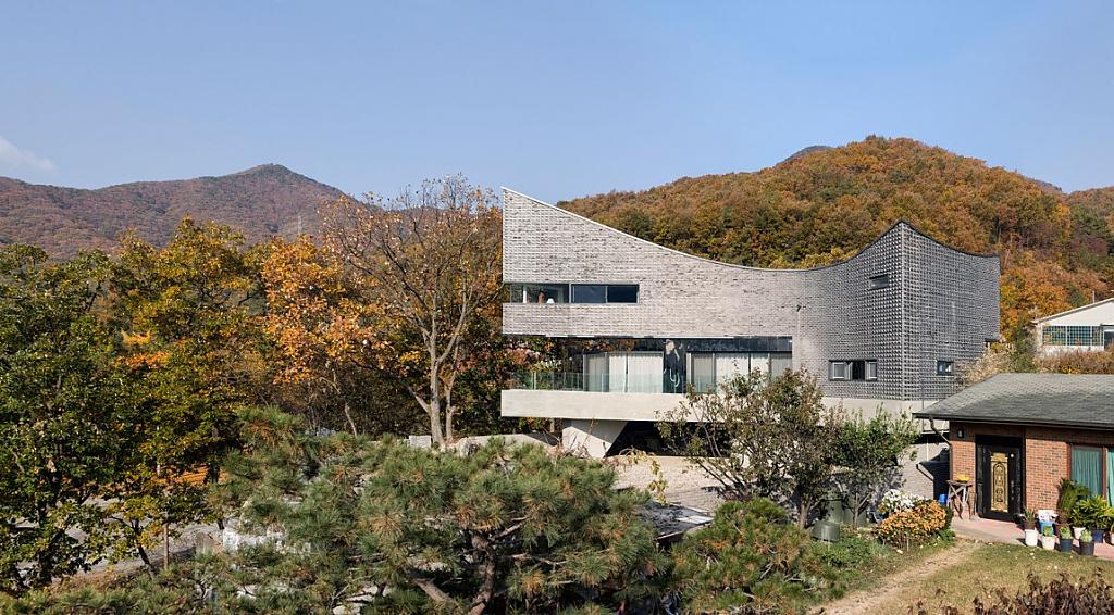 the-curving-house-2