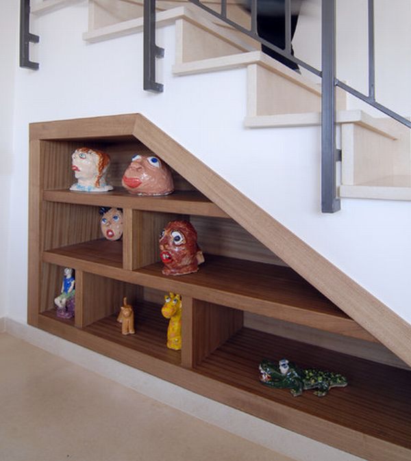 under-stairs-storage-space-and-shelf-ideas-32