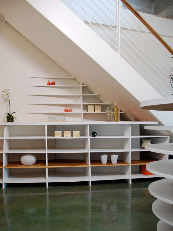 under-stairs-storage-space-and-shelf-ideas-33