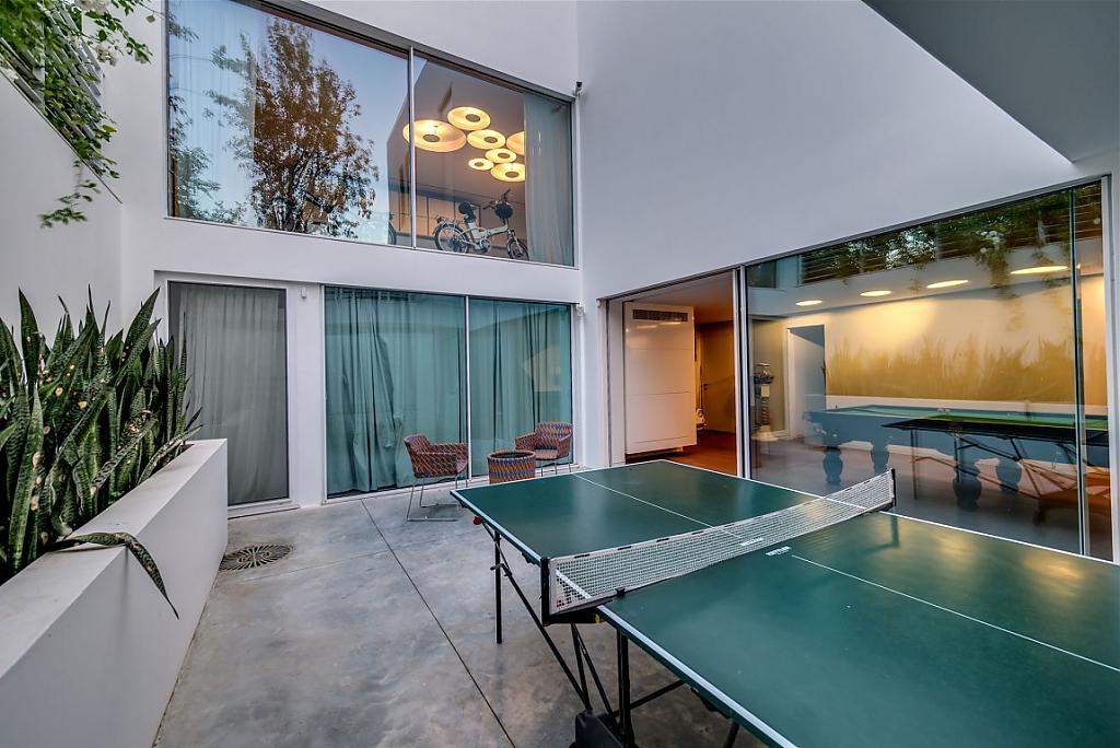 unique-contemporary-villa-16