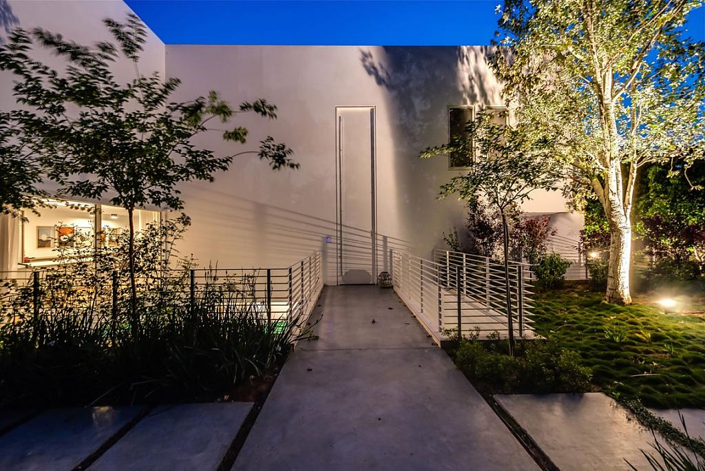 unique-contemporary-villa-19