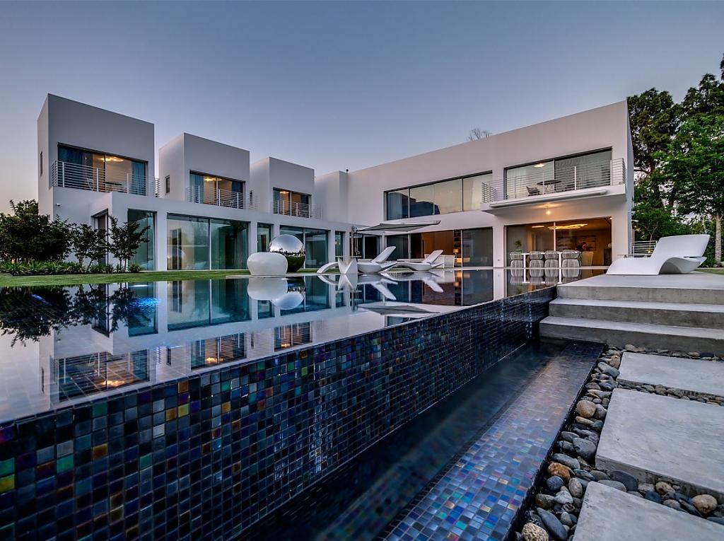 unique-contemporary-villa-24