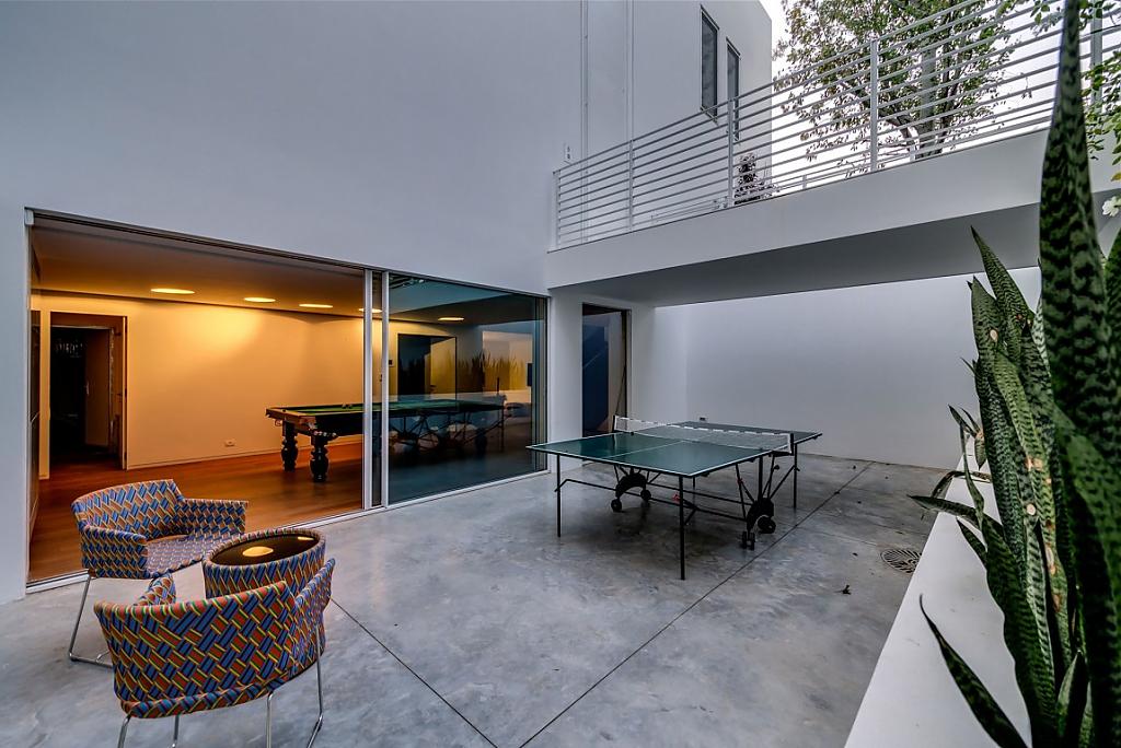 unique-contemporary-villa-4