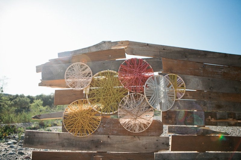 use-yarn-in-a-wedding-decor-11