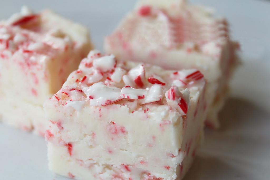 white-chocolate-candy-cane-fudge