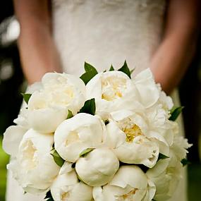 white-peony-bouquets-10