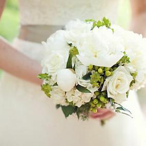 white-peony-bouquets-6