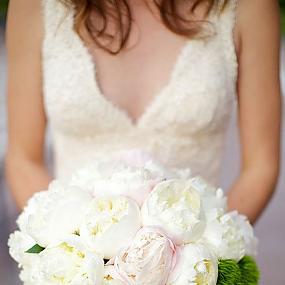 white-peony-bouquets-8