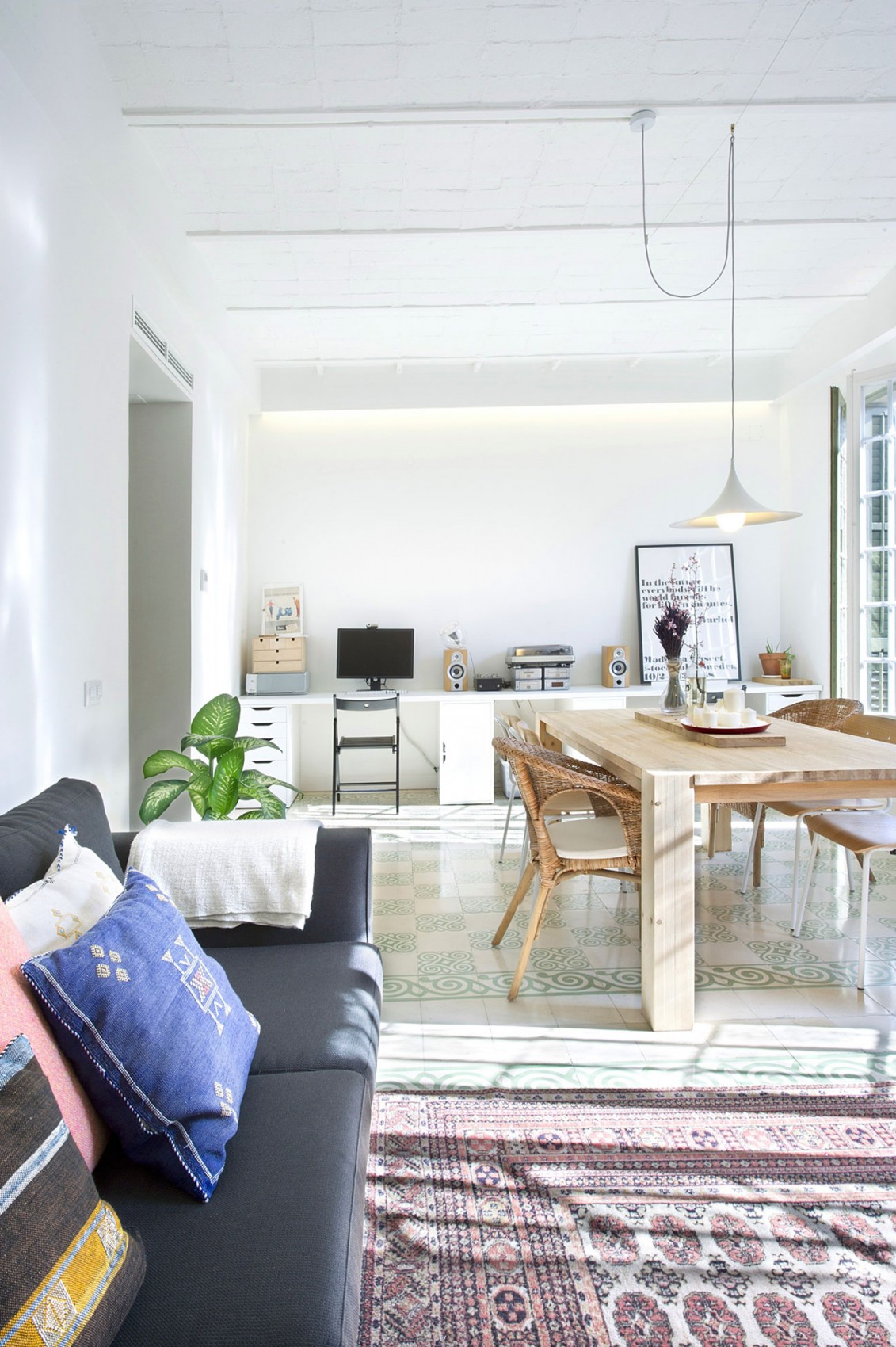 Легкий и светлый дизайн интерьера дома в Sant Joan