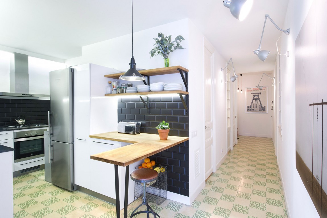 Кухонная зона в интерьере дома в Sant Joan