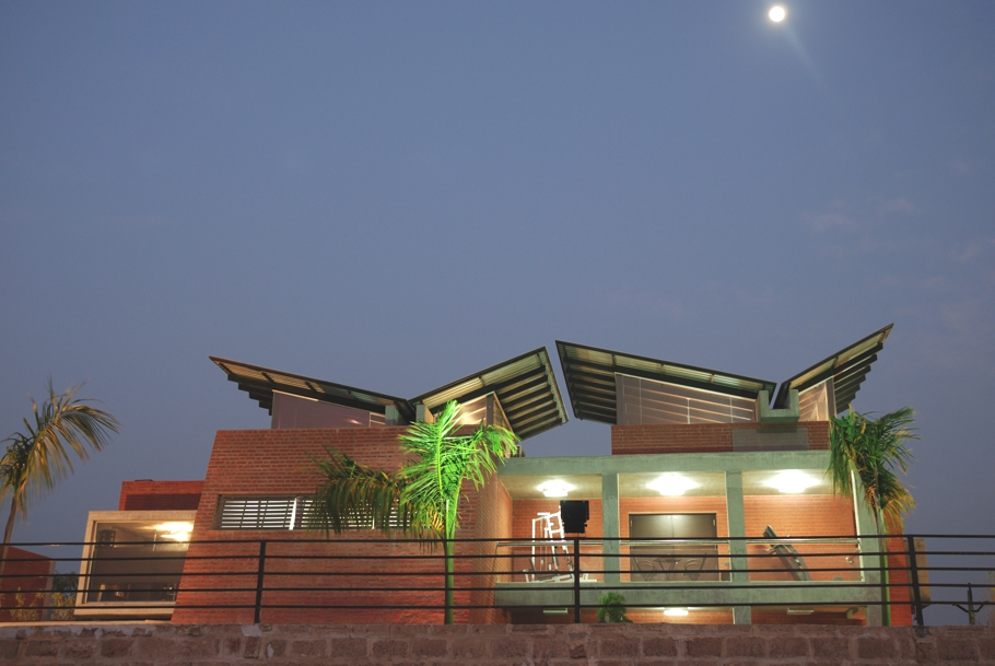 contemporary-brick-house-15 432975