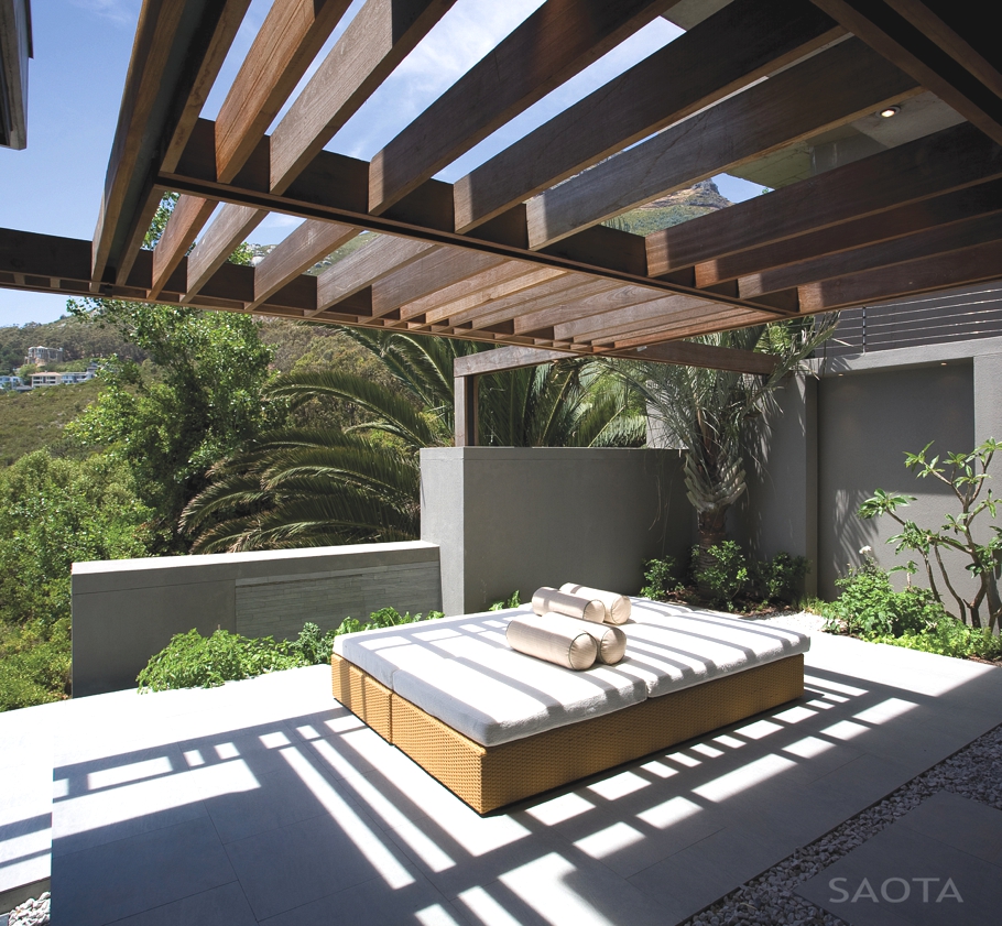 Роскошный трехуровневый дом Kloof 151, выполненный по дизайн-проекту компании SAOTA