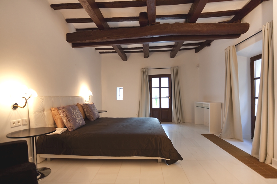 stunning-palace-in-dalt-vita-14